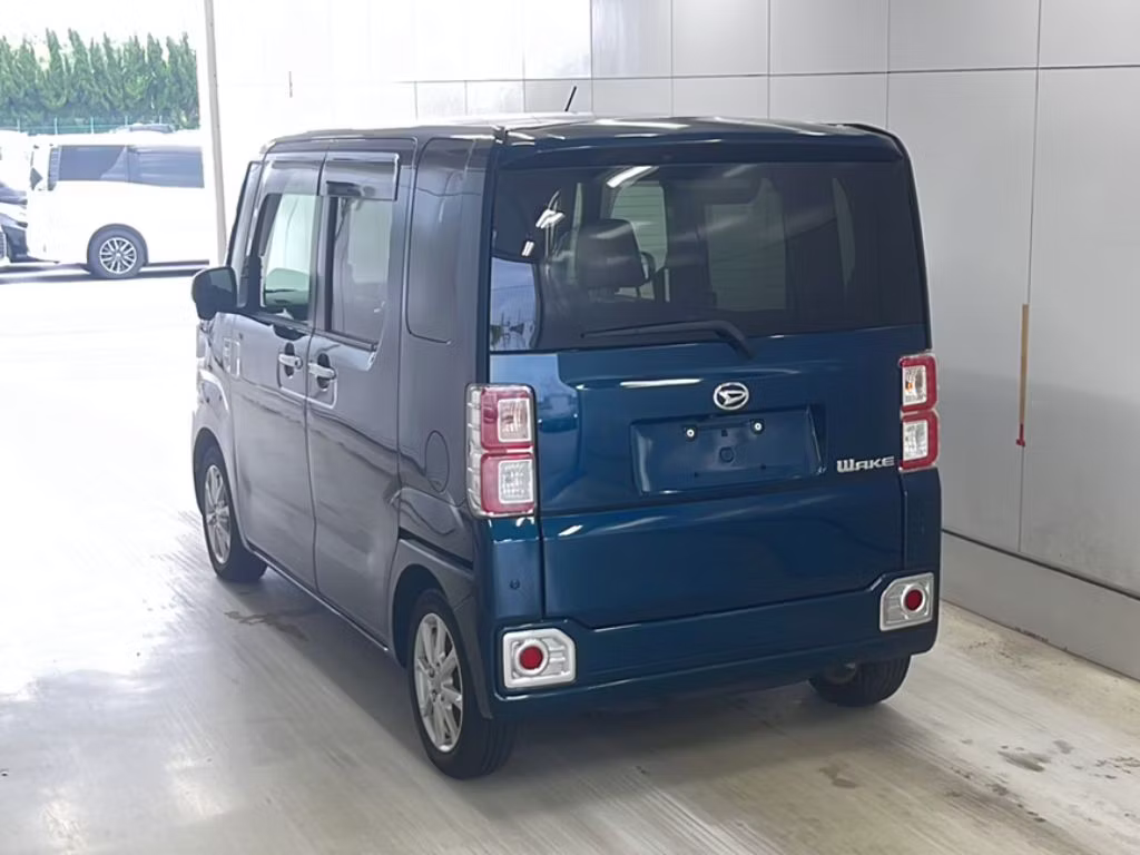 DAIHATSU WAKE