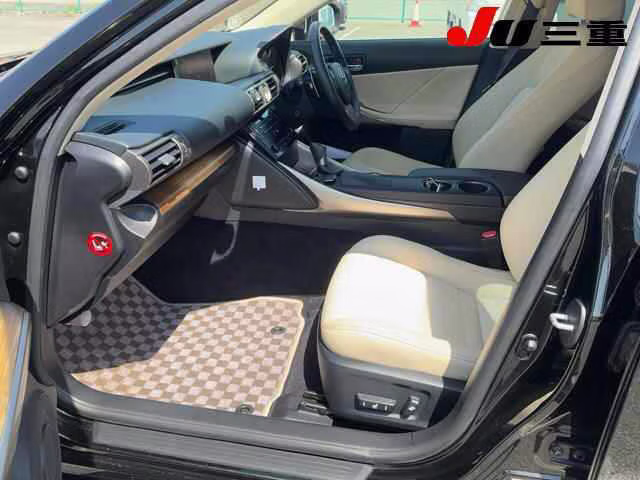 LEXUS IS300H
