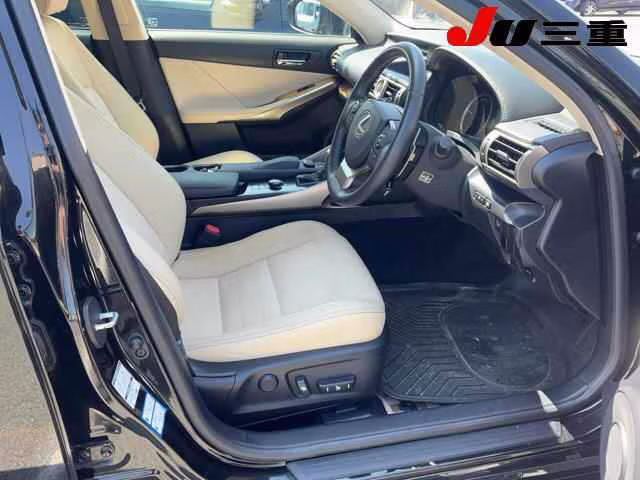 LEXUS IS300H