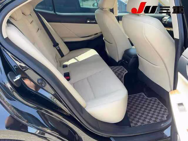 LEXUS IS300H