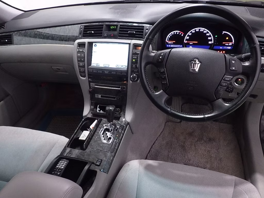 TOYOTA CROWN