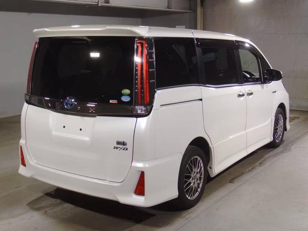 TOYOTA NOAH