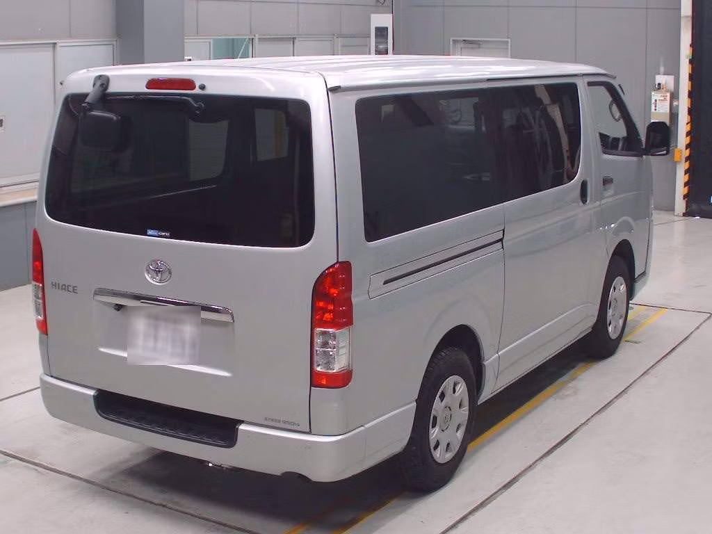 TOYOTA REGIUS ACE