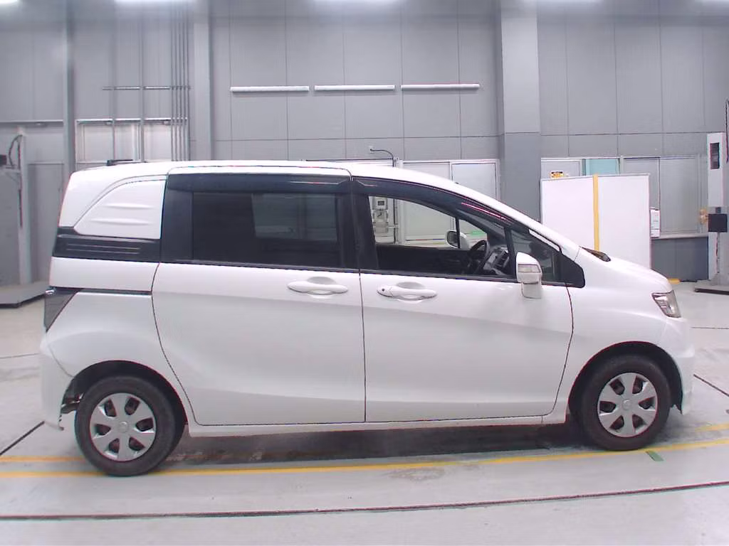 HONDA FREED SPIKE
