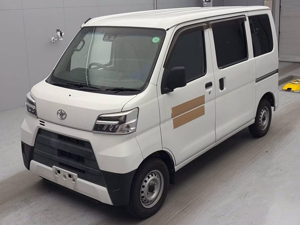 TOYOTA PIXIS VAN