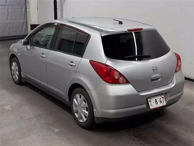 NISSAN TIIDA