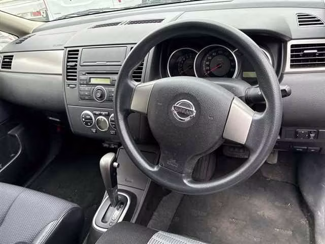 NISSAN TIIDA