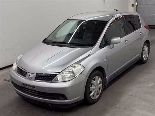 NISSAN TIIDA