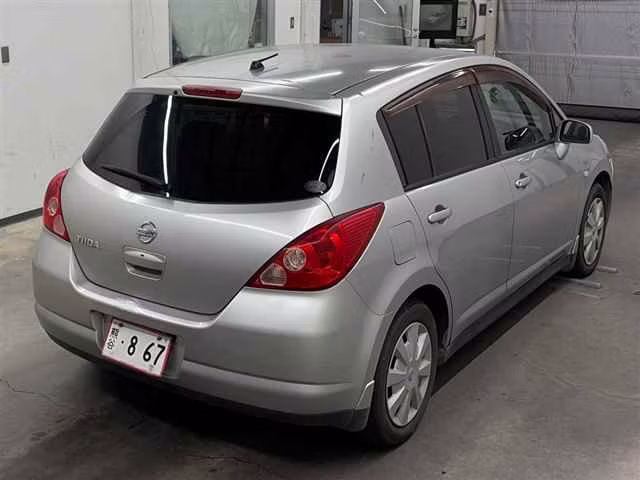 NISSAN TIIDA