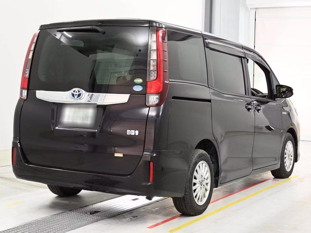 TOYOTA NOAH