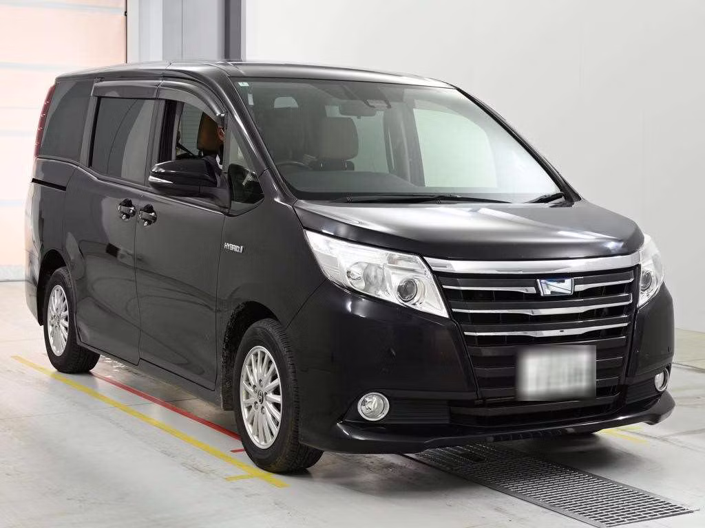 TOYOTA NOAH