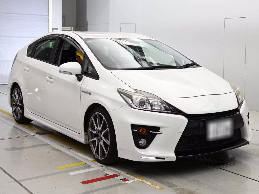 TOYOTA PRIUS