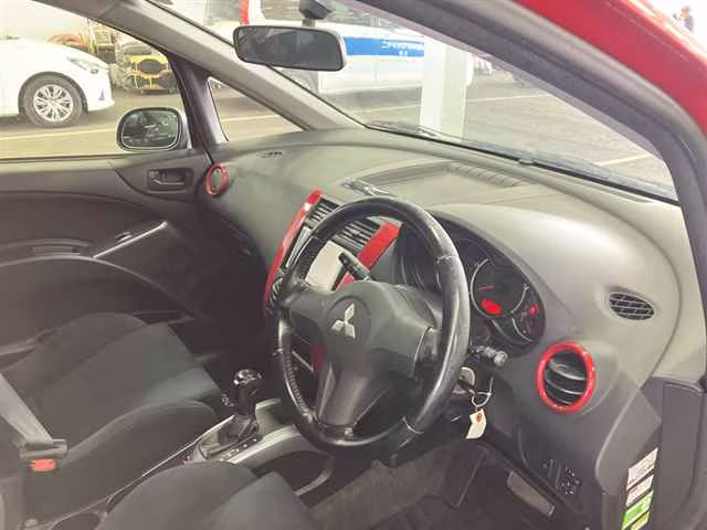 MITSUBISHI COLT