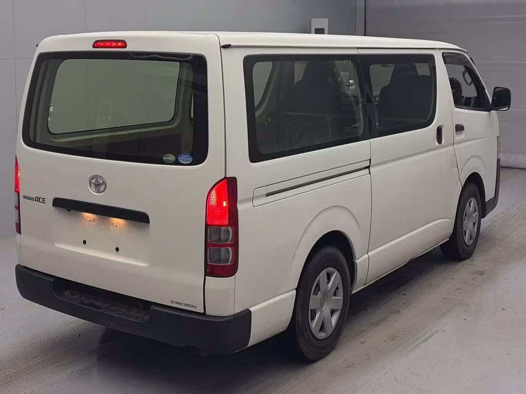 TOYOTA REGIUS ACE