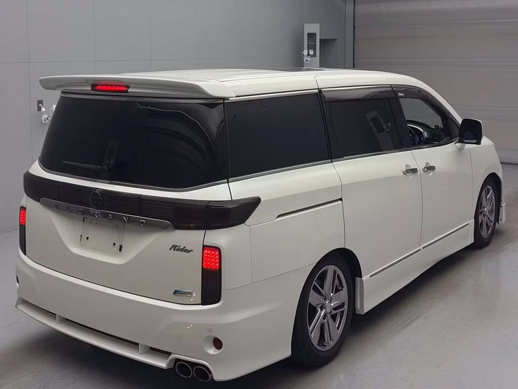 NISSAN ELGRAND
