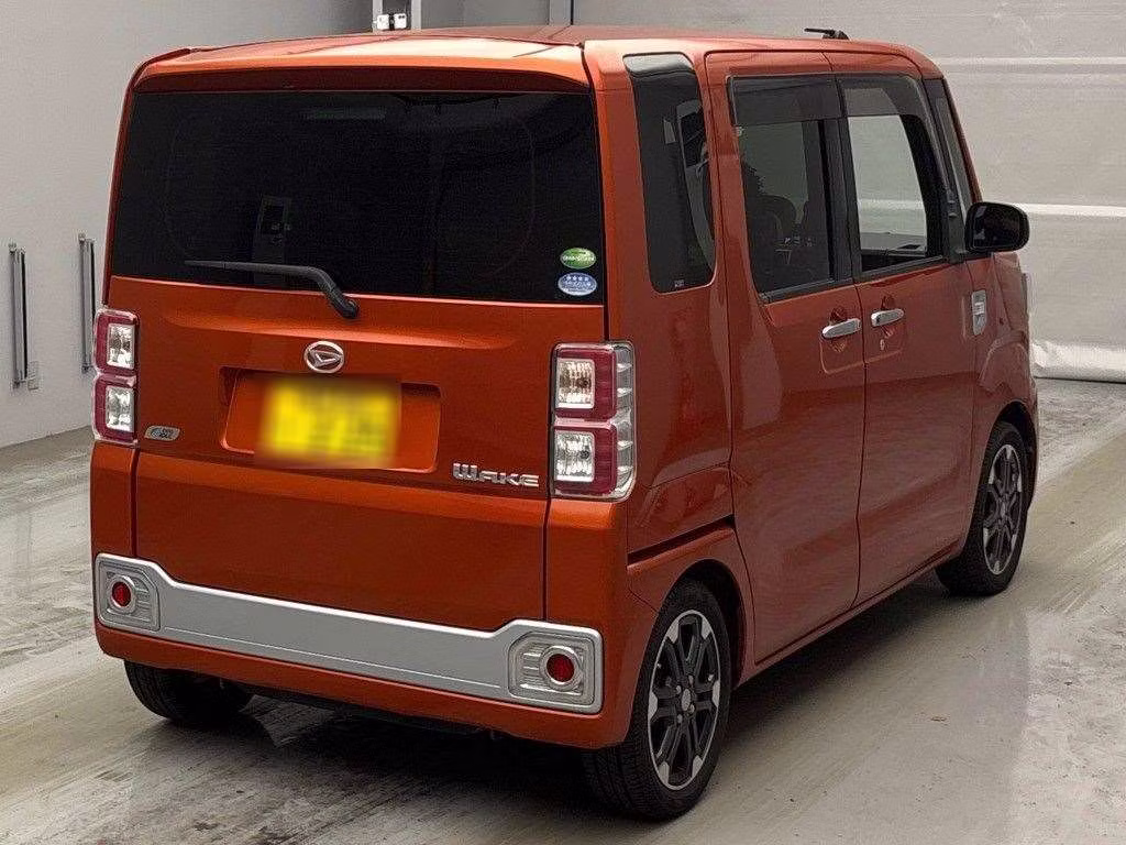 DAIHATSU WAKE