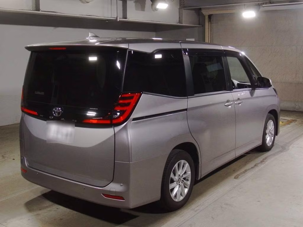 TOYOTA NOAH