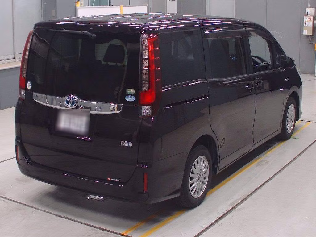 TOYOTA NOAH