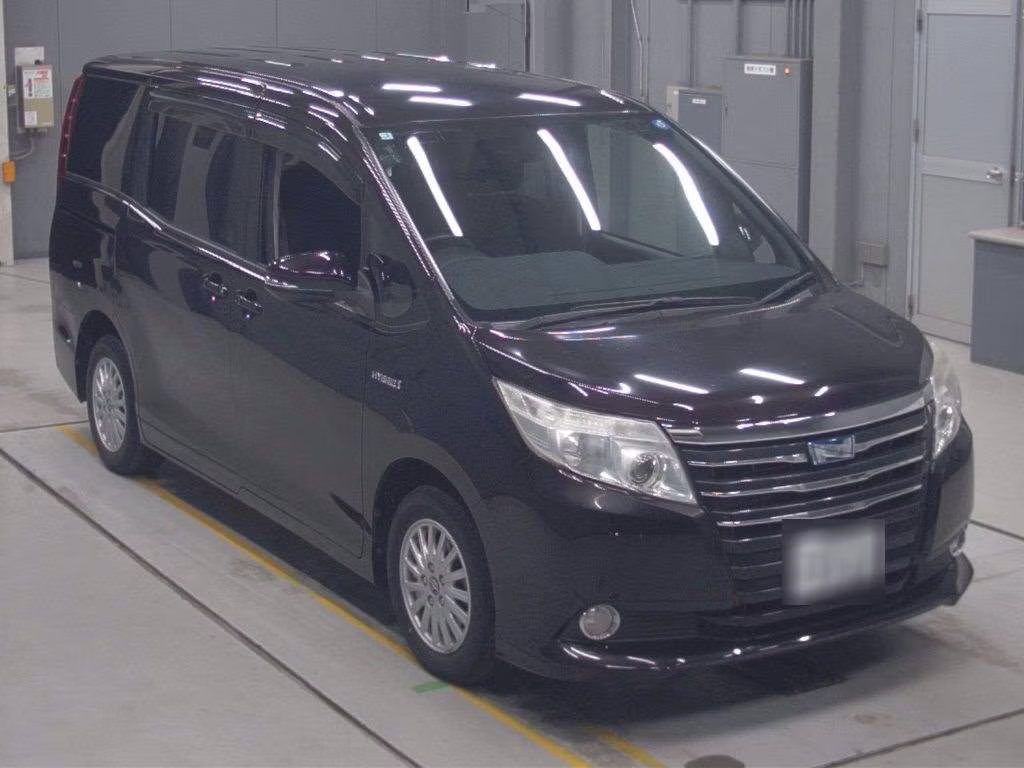 TOYOTA NOAH