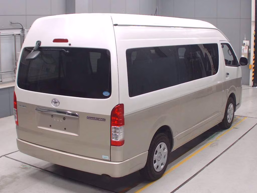TOYOTA HIACE