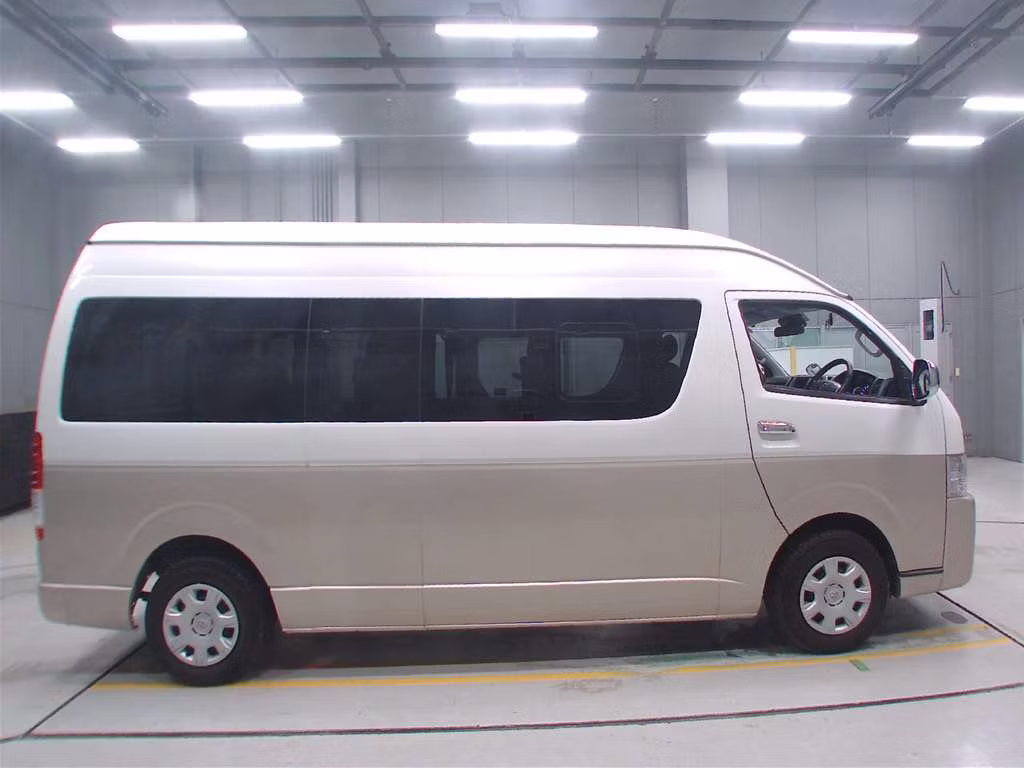 TOYOTA HIACE