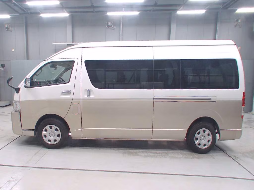 TOYOTA HIACE