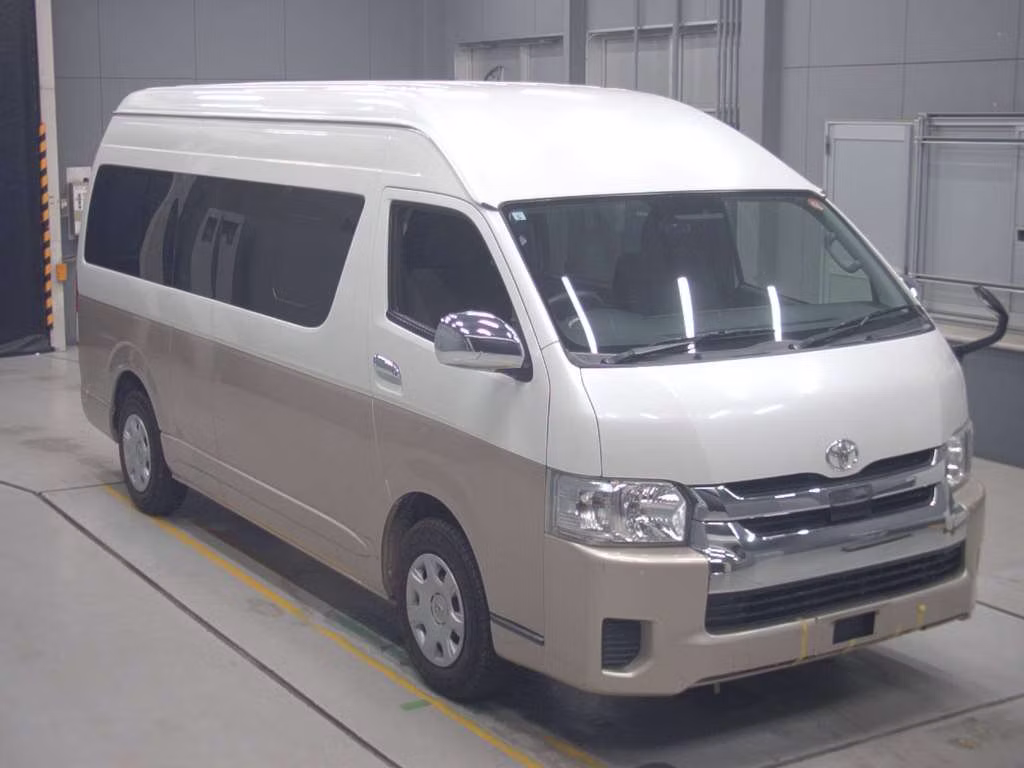 TOYOTA HIACE