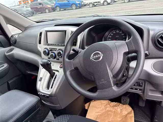 NISSAN NV200