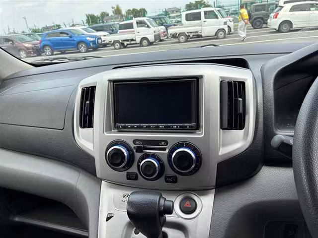 NISSAN NV200