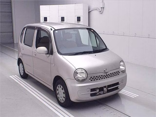 DAIHATSU MOVE LATTE