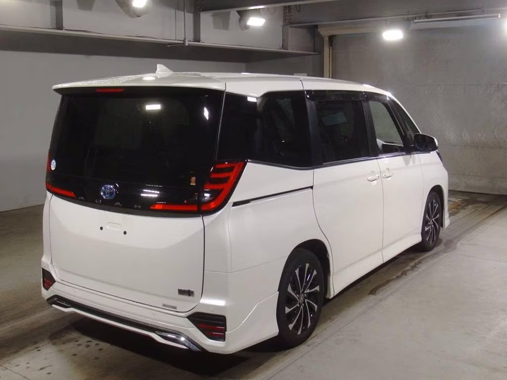 TOYOTA NOAH
