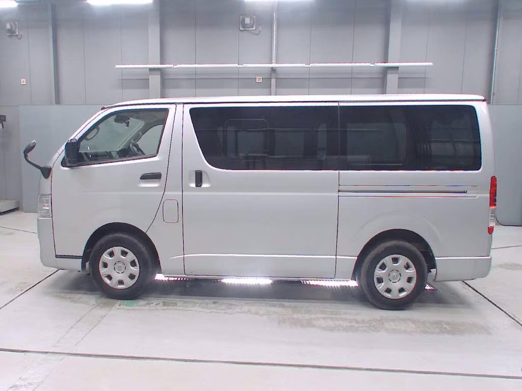 TOYOTA REGIUS ACE