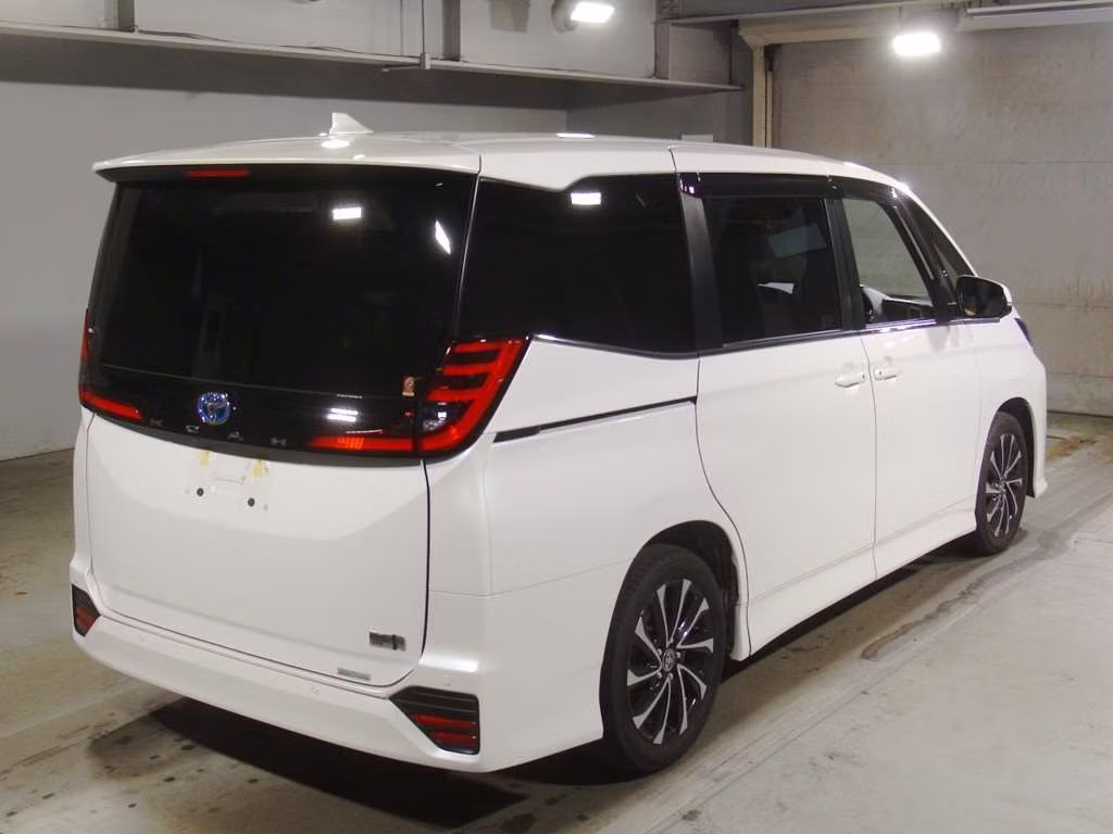 TOYOTA NOAH