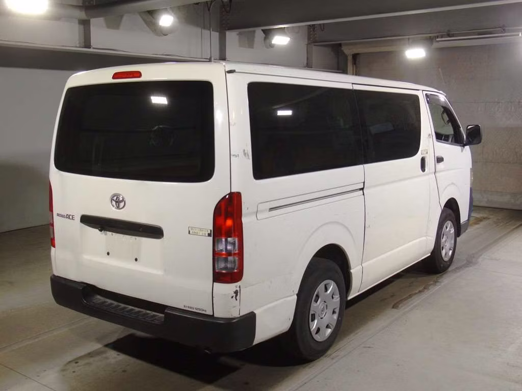 TOYOTA REGIUS ACE