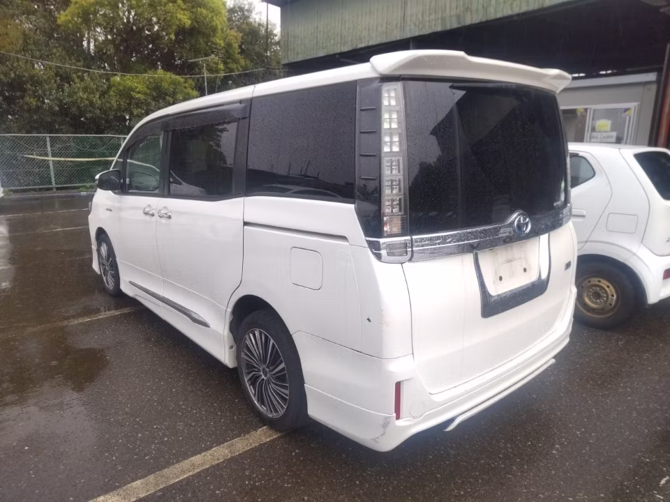 TOYOTA VOXY
