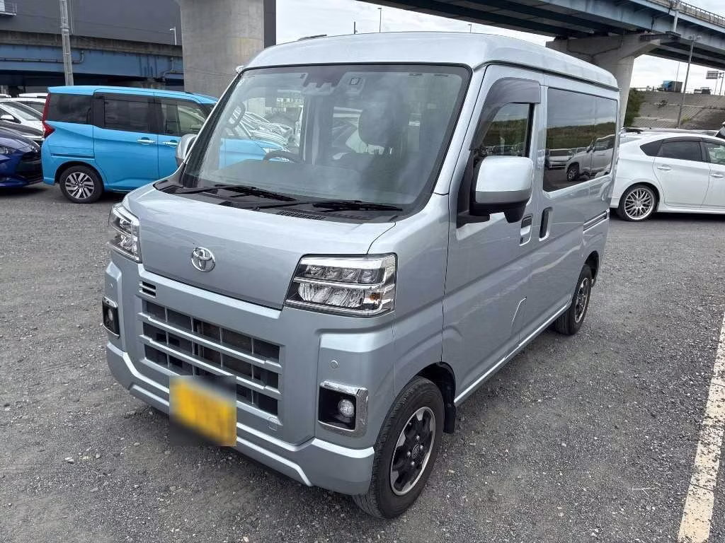 TOYOTA PIXIS VAN