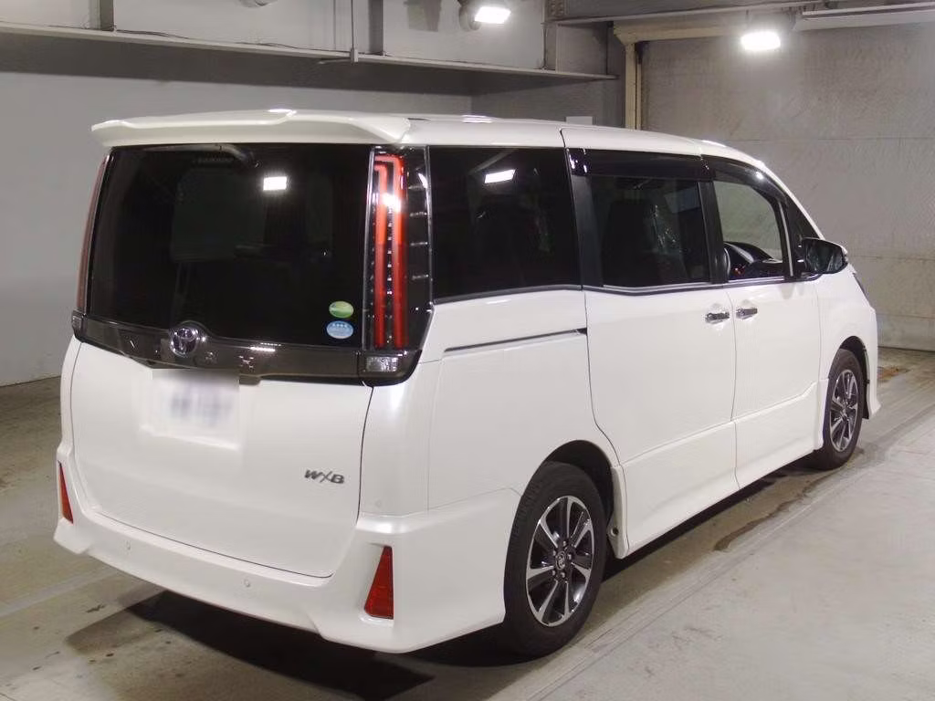 TOYOTA NOAH
