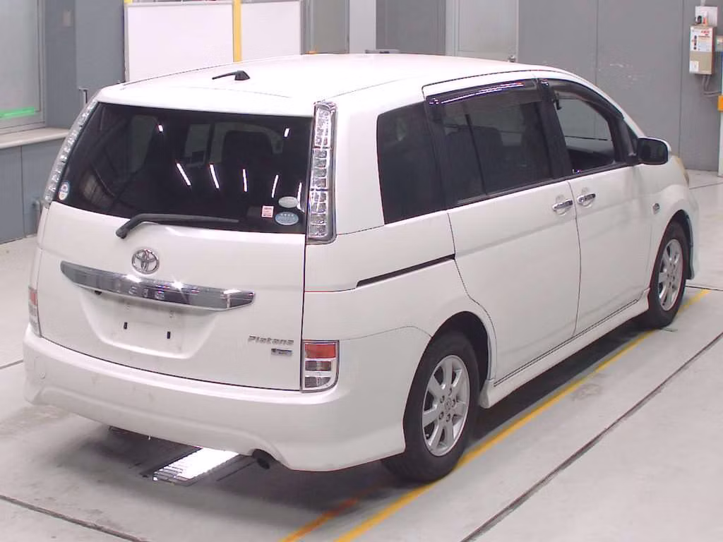 TOYOTA ISIS