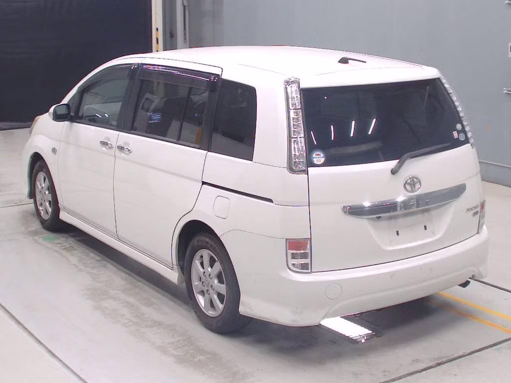 TOYOTA ISIS