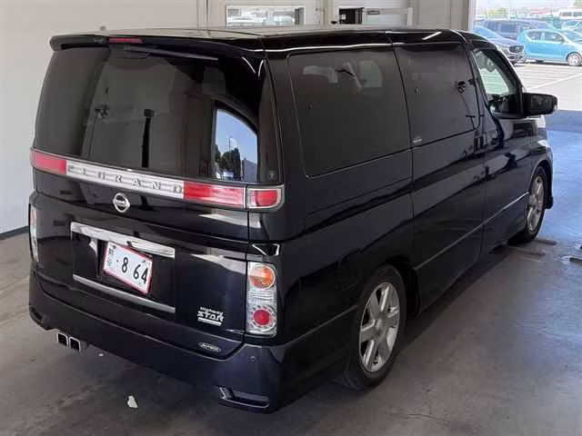 NISSAN ELGRAND