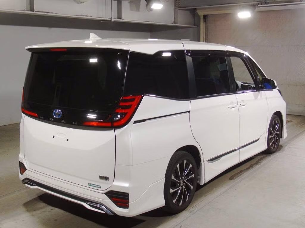 TOYOTA NOAH