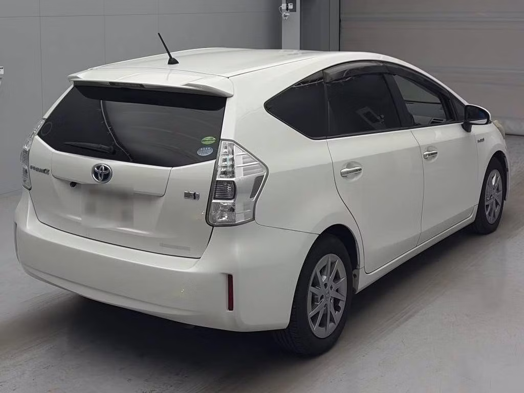 TOYOTA PRIUS ALPHA