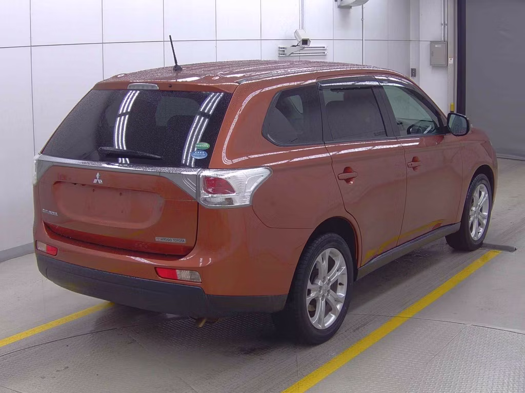 MITSUBISHI OUTLANDER
