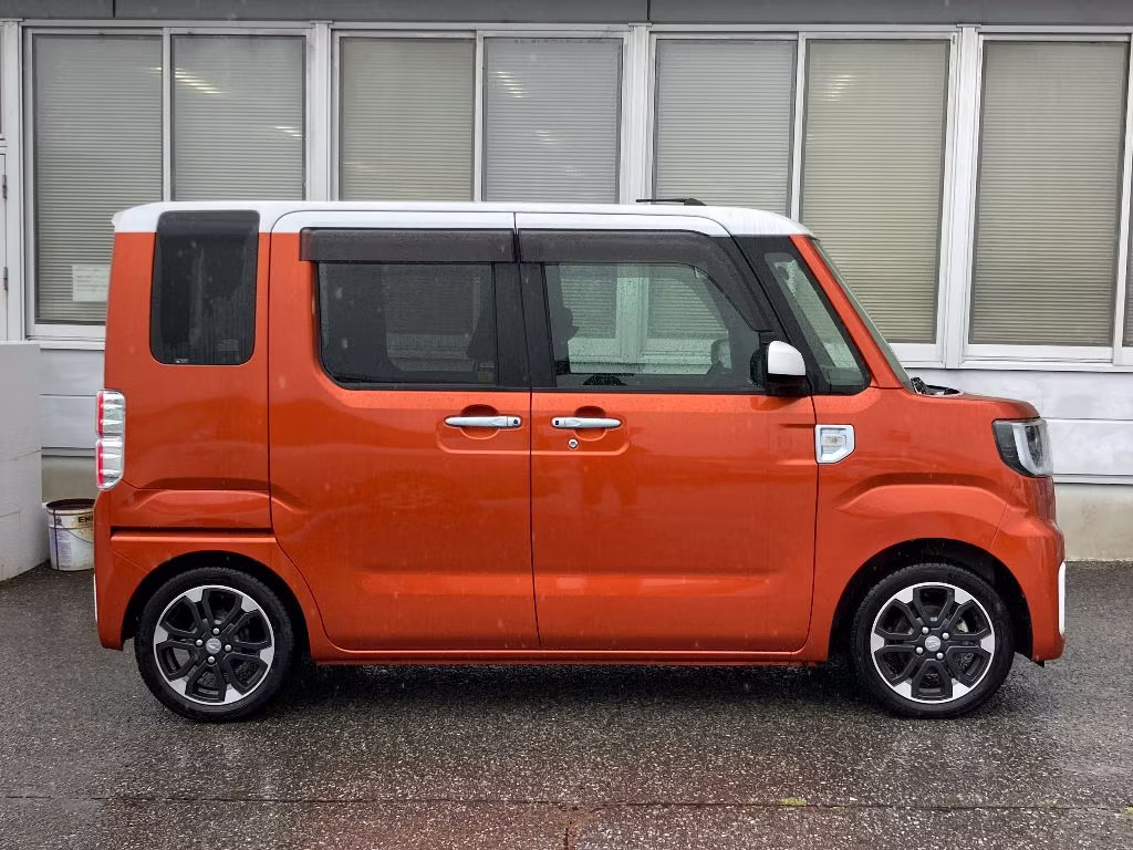 DAIHATSU WAKE