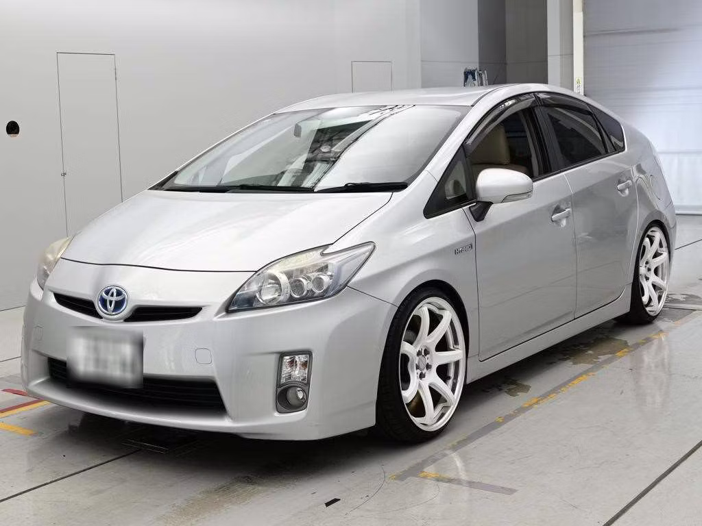 TOYOTA PRIUS