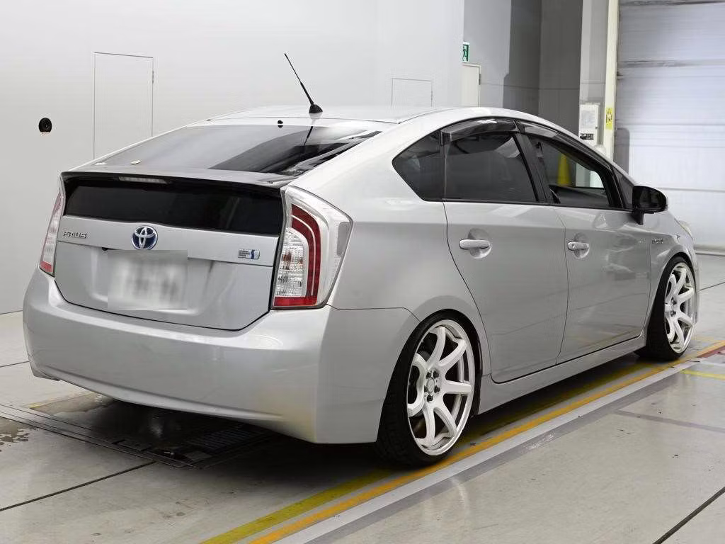 TOYOTA PRIUS
