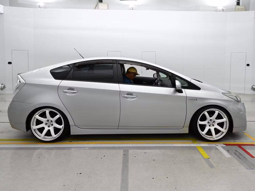 TOYOTA PRIUS