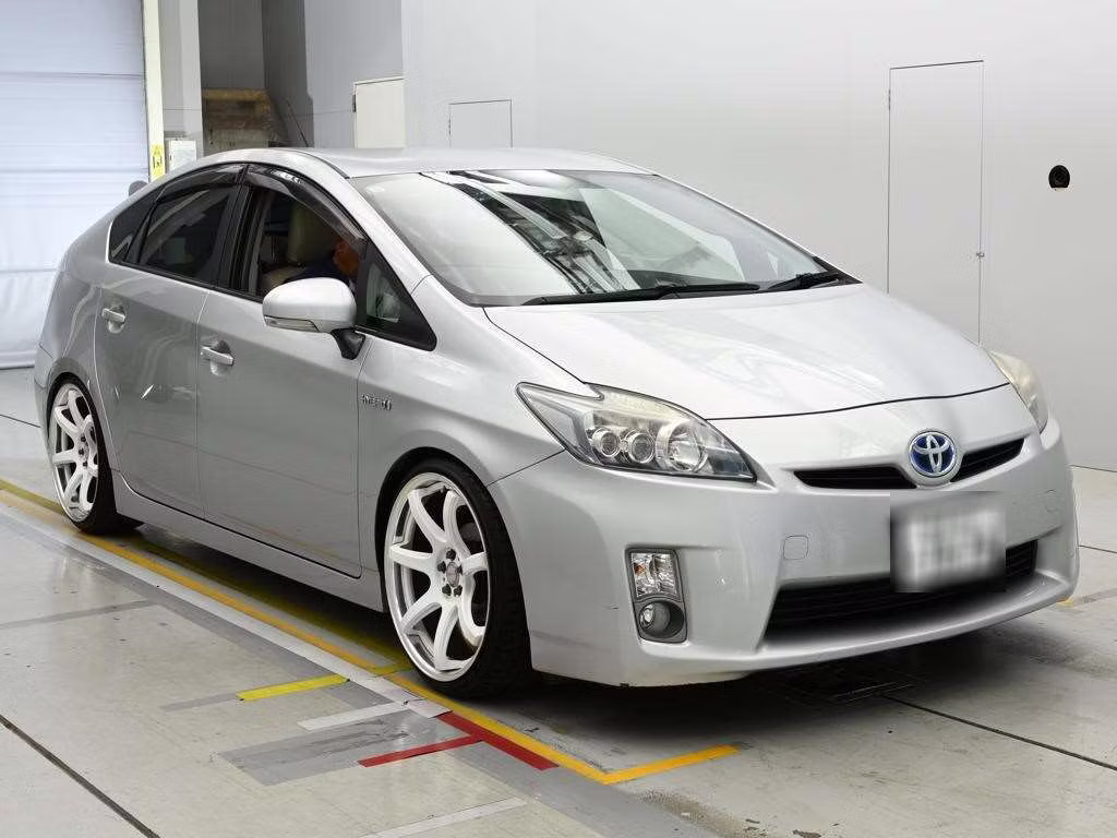 TOYOTA PRIUS
