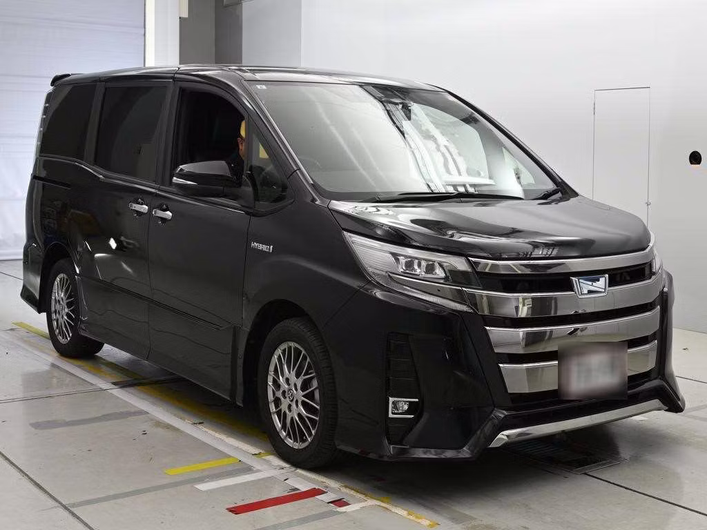 TOYOTA NOAH