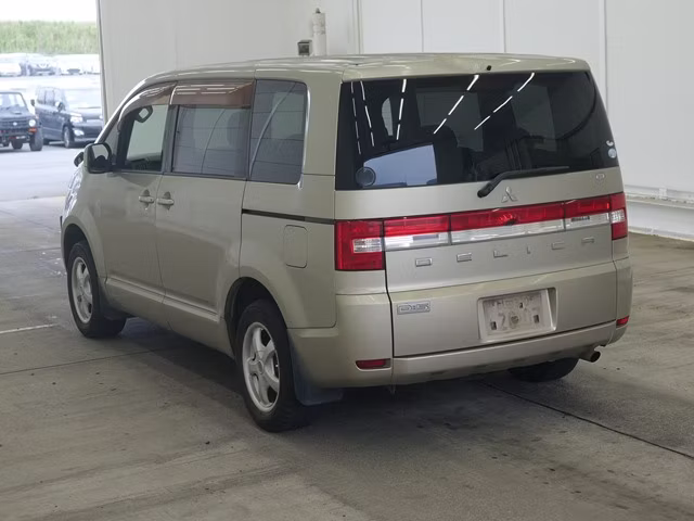 MITSUBISHI DELICA D:5